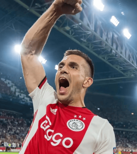 里程碑夜！埃因霍温迎来里程碑，西甲转会期刷纪录，悬念犹存，临场指挥获称赞的简单介绍